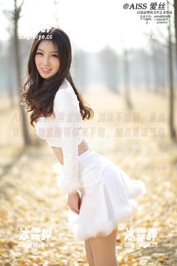 AISS爱丝(黄金版) - 游泳不怕湿，亚美依的泳池套图等你来下载，加点清凉气息吧。