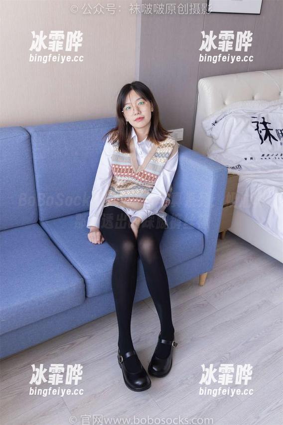 BoBoSocks袜啵啵 - 写真系列：奶油和那条透出的踩脚裤丝袜