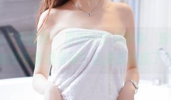 GIRLT果团网 – 原图中的周妍希，粉色是她的专属信号嘛？还是我白痴了？