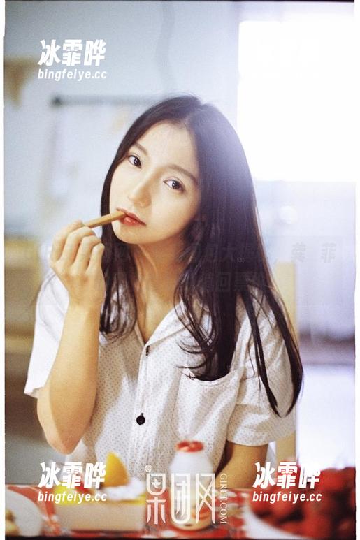GIRLT果团网-龚玥菲 GIRLT果团网 - 福利图包大揭秘,龚玥菲的职业装时刻值回票价