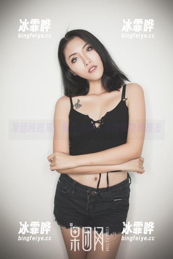GIRLT果团网 果团网图集:黑白之间,淋漓尽致的撞击