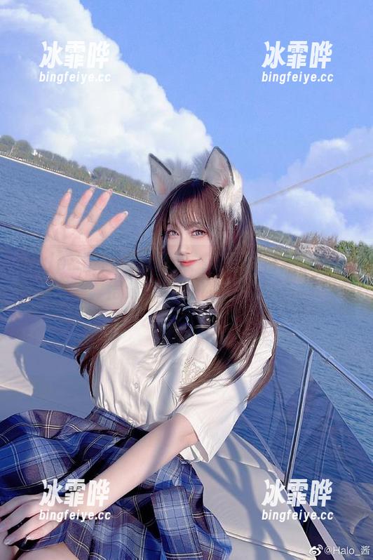 Halo_酱白色写真集：零星的白点像星星，得分享给我的小宇宙！