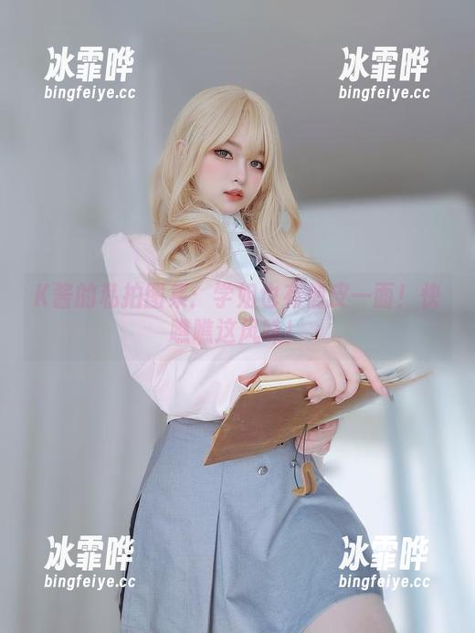 K酱的私拍图集：学姐也有俏皮一面！快瞧瞧这风味！