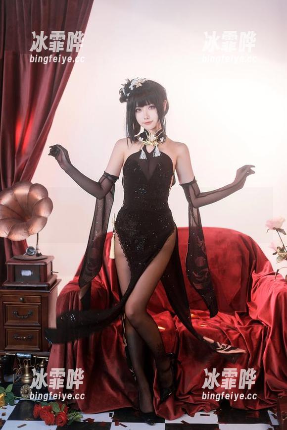 Momoko葵葵的“套装”拍照大冒险，原图和图包通通奉上！