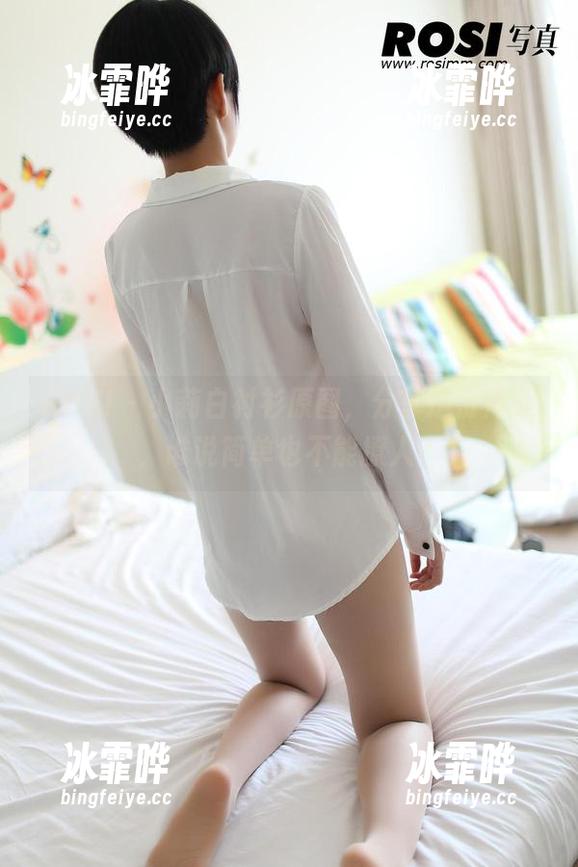 ROSI - 小莉白衬衫原图，分享这份清新，谁说简单也不能撩人？
