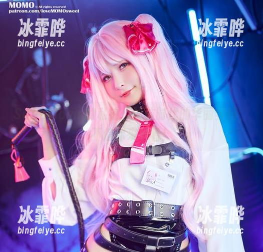 SayoMomo SayoMomo的私拍:丝袜时代的华丽穿搭,不信你来看看!