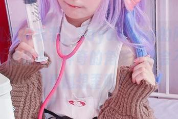 提到乳胶内衣装，SayoMomo的网盘写真绝对是重点，神奇的角度，你会不会越看越想歪呢？