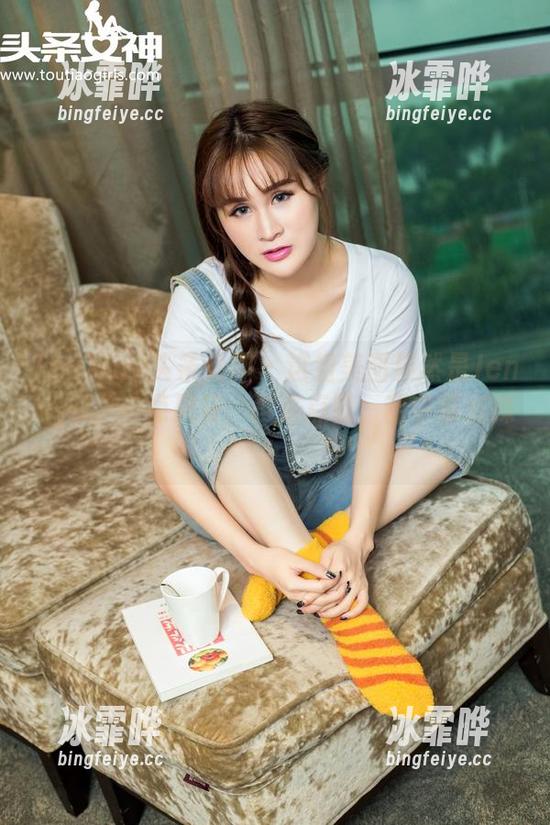 TouTiao头条女神-JennyR TouTiao头条女神 - 这组美图果然是JennyR,一点风花,再来点蛇,甜中带点辣!