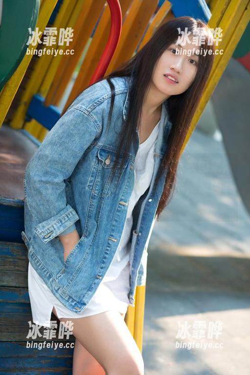 TuiGirl推女郎 - 进入陆瓷的泳衣图集，像是踏进了一个色彩斑斓的海洋，想摘下那一片云彩。