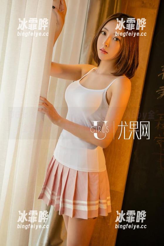UGirls尤果网-Abby金金 UGirls尤果网 - 短裤写真图集:Abby金金告诉你,腿长不够就靠短裤增高!