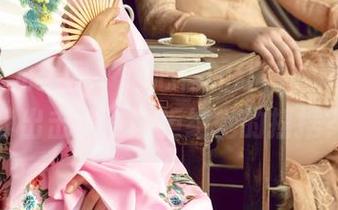 UGirls尤果网 – 周心情的红裙，高清版冷静出击，谁能拒绝她的摇摆？