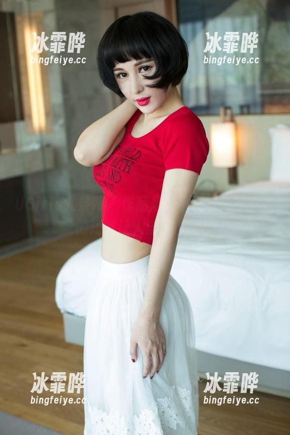 UGirls尤果网-芊小童 UGirls尤果网 - 作品里的小细节,芊小童的短裤让人浮想联翩!