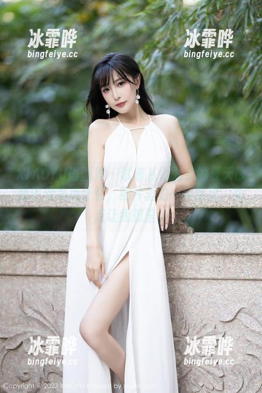 XIAOYU语画界-小尤奈 XIAOYU语画界 - 试着从小尤奈的夏天原图中寻找点什么,照片里的一闪而过,有点让我想歪。