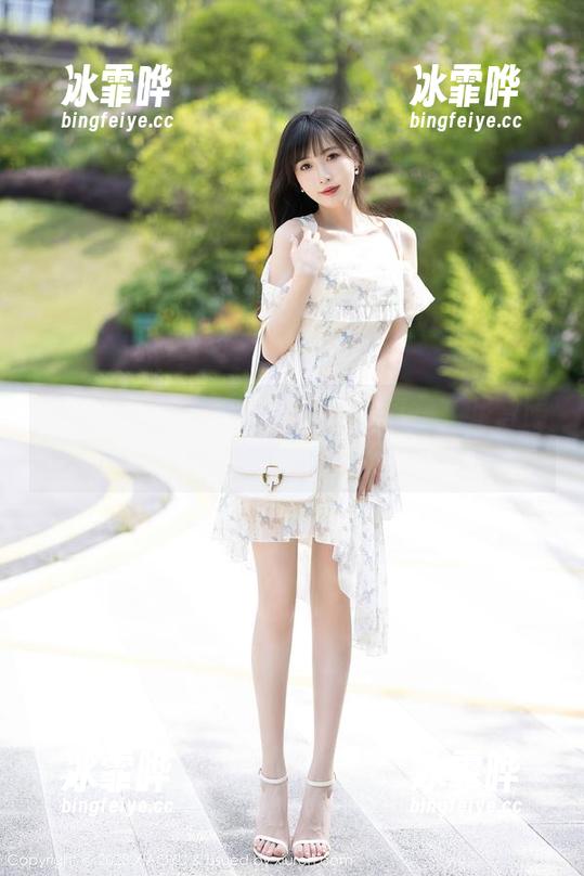 XIAOYU语画界-月音瞳 XIAOYU语画界 - 水手服写真集:月音瞳的青春浓缩在每一帧资源里。