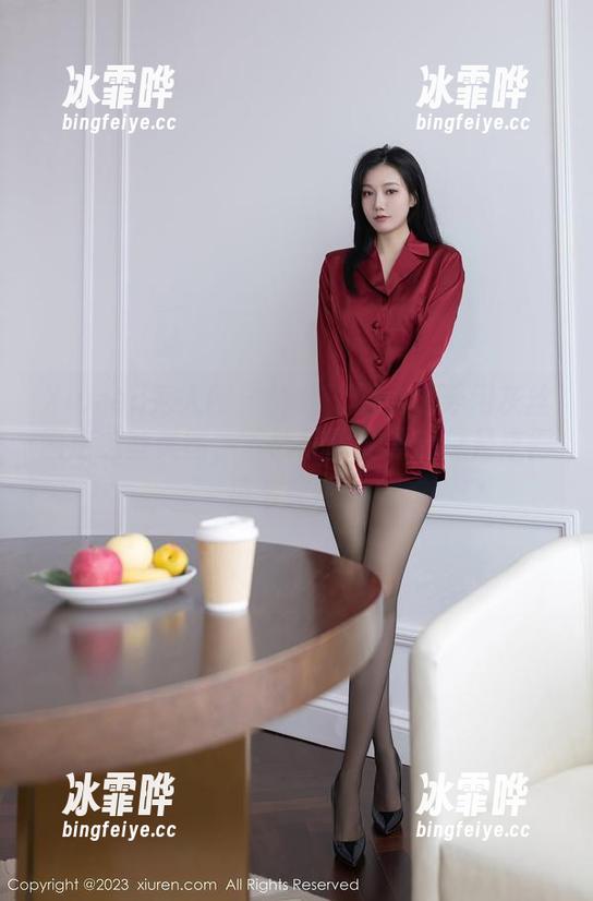 Xiuren秀人网 - 看会飞的小虎牙用灰丝画出这些美图，下载美图的冲动总是来得那么突然。