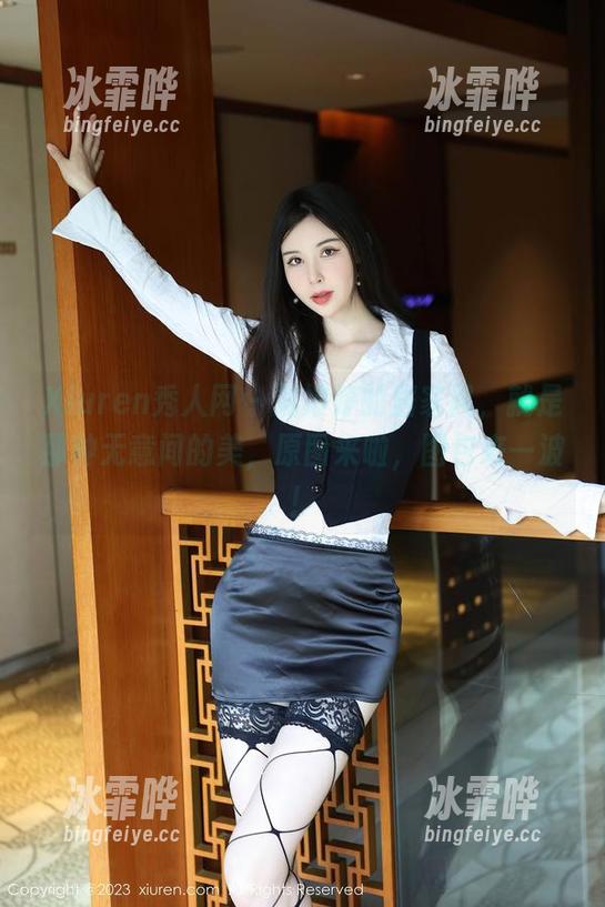 Xiuren秀人网 - 刘婷婷的居家风，就是那种无意间的美，原图来啦，图包来一波！