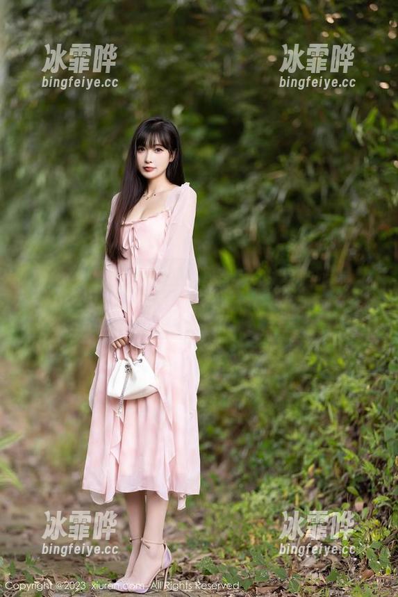 Xiuren秀人网-徐莉芝Botty Xiuren秀人网 - 徐莉芝Botty美腿最新套图,难道这就是传说中的‘腿引力’?