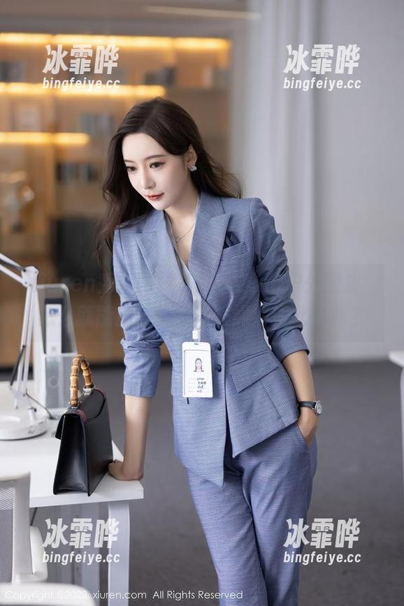 Xiuren秀人网-战姝羽Zina Xiuren秀人网 - 战姝羽Zina户外图集,怎么就能把这份静谧演绎得如此优雅?