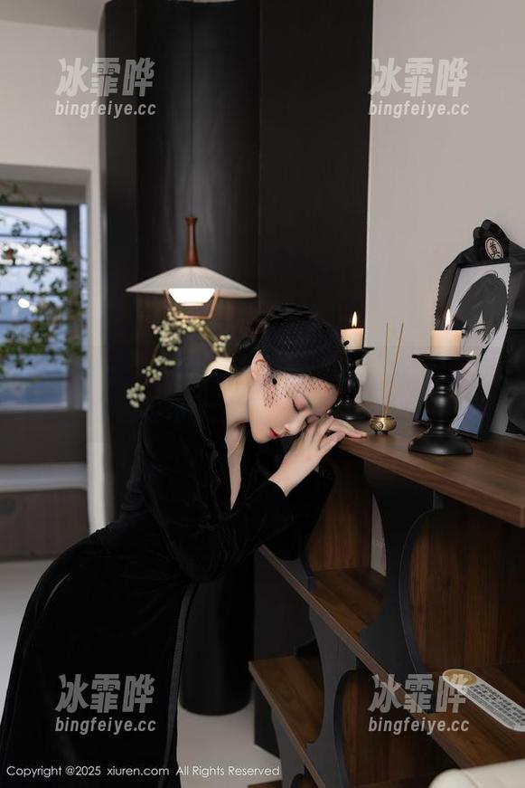 Xiuren秀人网-糯美子mini Xiuren秀人网 - 糯美子mini:居家女友白色吊带大作战–有图有真相!