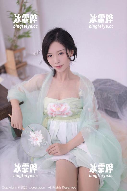 Xiuren秀人网-芭比KIKI Xiuren秀人网 - 忘了新片的剧情,只想看“芭比KIKI”的白裙图集,哈哈小细节太迷了。