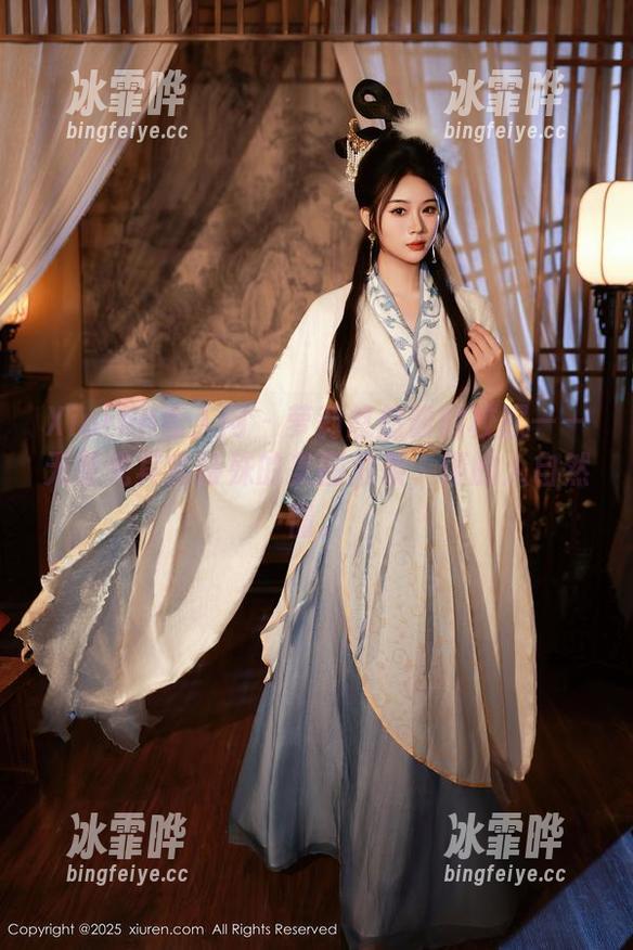 Xiuren秀人网-萝莉悠悠酱 Xiuren秀人网 - 萝莉悠悠酱的校服——无圣光其实特殊的美图效果,懂的人自然懂。