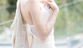 Xiuren秀人网 – 谁扎心了？软软爱吃肉的夏天写真，犹豫不决的图包！