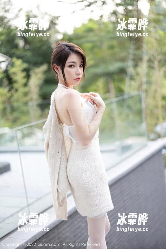 Xiuren秀人网 - 谁扎心了？软软爱吃肉的夏天写真，犹豫不决的图包！