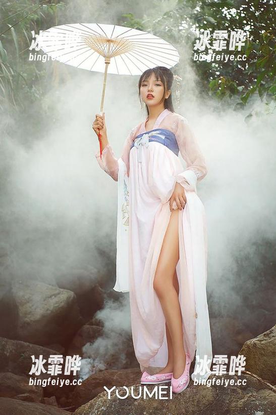 YouMi尤蜜荟 - 我在想，温心怡的礼服写真到底是艺术还是日常，我到现在还搞不清楚。