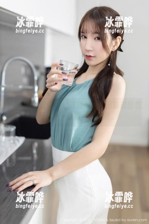 YouMi尤蜜荟 - 让黄歆苑的私房瑜伽图包，带我去一次身心的迷游。