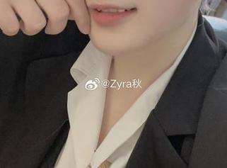 看Zyra秋的红裙原图，就想问，怎么能把照片往这么炫的方向拍？