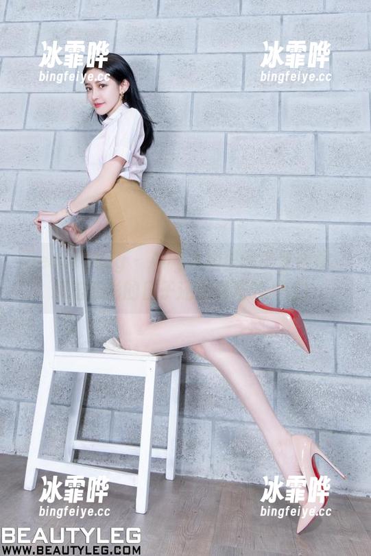 beautyleg-Avy beautyleg - Avy私房里的美足合集,踩踏云彩的日子还是满满的彩虹!
