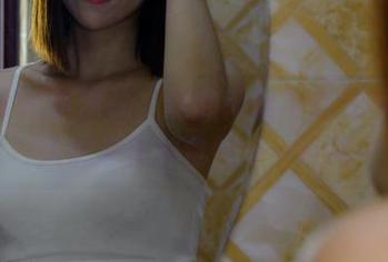 pans – 李沫说，她的肉丝写真分享能让人想起某种食物……呵呵