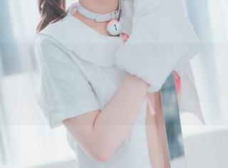 yeeun孙乐乐的美图，呈现了“裸足与自信”的微妙关系，谁还在意鞋子呢？