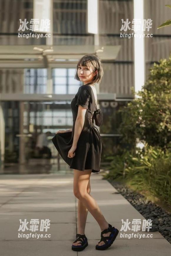 一千只猫薄禾的眼镜美图合集：难道她是魔法少女？