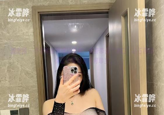 微密圈 - 不爱笑的赛琳的图包：免费带你“串门”钻石黑网，保证不要掉落任何珍宝。