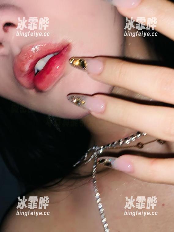 不爱笑的赛琳 微密圈 - 关于少女和不爱笑的赛琳,这组写真真能引发一场讨论