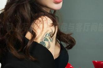 丽柜 – 敏儿写真：在厨房与客厅间的女仆全集之旅
