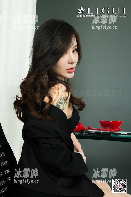 丽柜 - 敏儿写真：在厨房与客厅间的女仆全集之旅