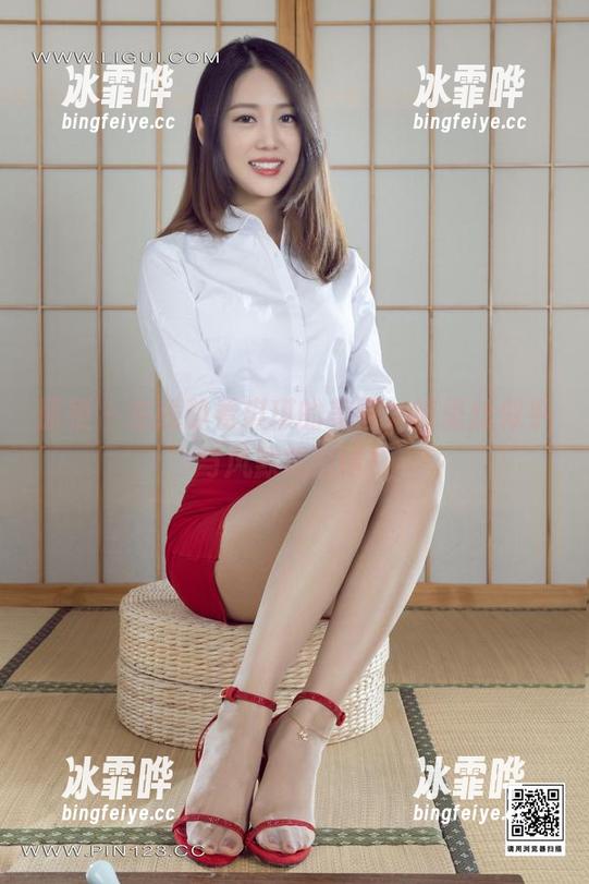 丽柜 - 在线静看琪琪的美图，裤里丝似乎与风默契对话！