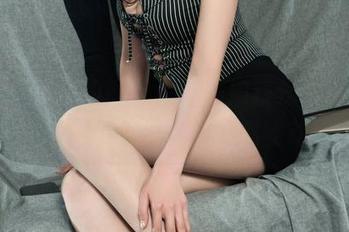 丽柜 – 钟晴的图包里的御姐模式，竟然让我联想起小时候看过的那部动漫…