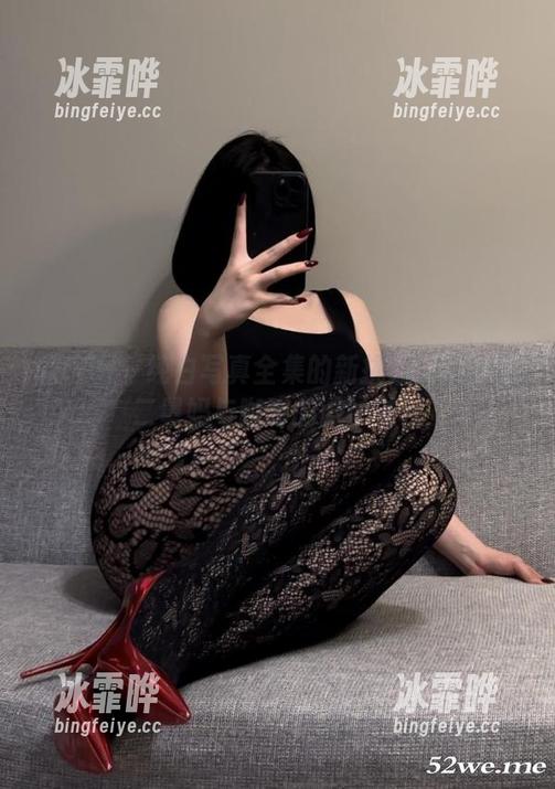 保守的二舅妈 微密圈 - 纯白写真全集的新挑战:保守的二舅妈与咖啡的微妙关系