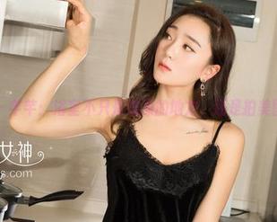克拉女神 – 芊芊：浴室不只是洗澡的地方，还是拍美图的神器？