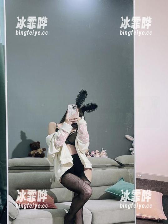 微密圈 - 不只是兔宝妮to的定制写真，海边的每一波浪都有点来劲儿了！