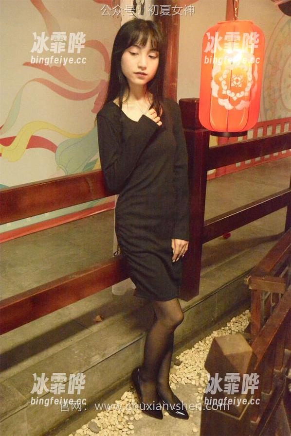 初夏女神-点点 初夏女神 - 点点驾到!她的天台图集,竟然是个啥都不怕的地方