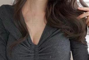 当发条少女yoki穿上黑丝女仆装，我只想问：做甜点还是派人做？