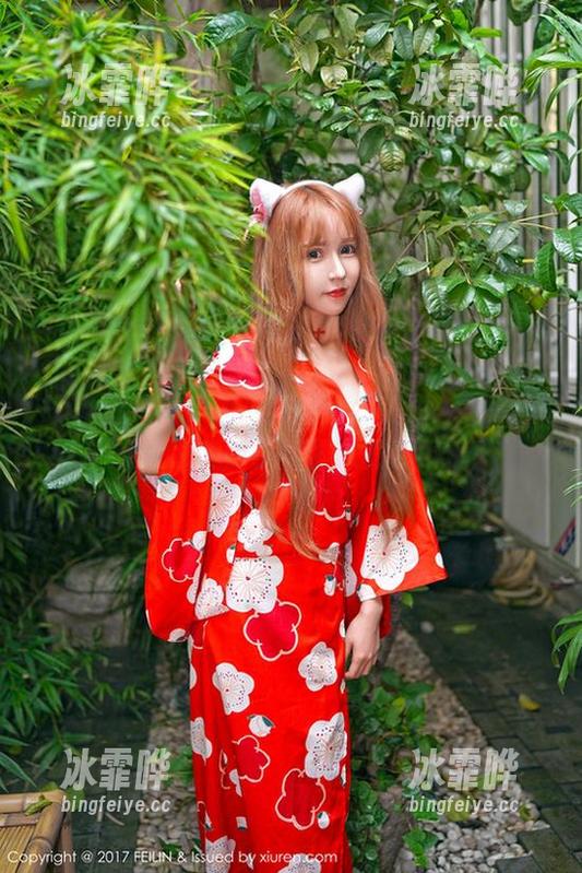嗲囡囡-梦小楠小夜猫 嗲囡囡 - 梦小楠小夜猫清纯美图:无辜眼神让人联想到童年稚嫩的那口糖!