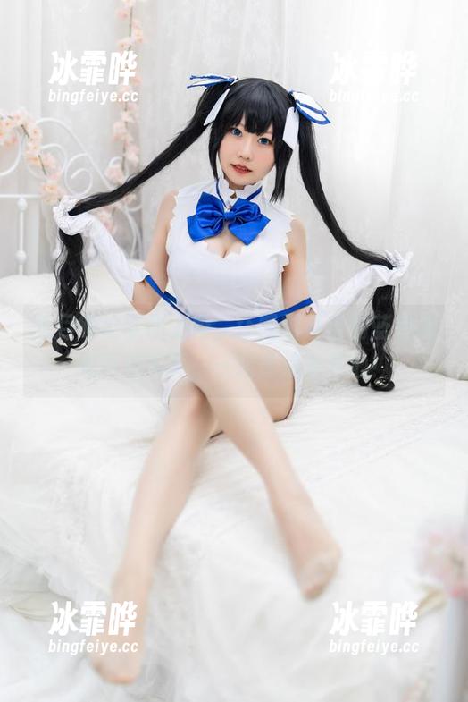 四月舰长带你上船，坏露露香宝的蓝色泳装高清写真，一起踏浪真开心！