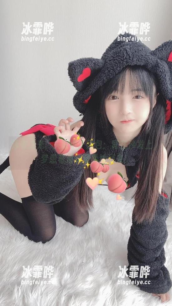 泳衣之光，失眠小宁图包：窝在沙发上，梦想着海水温柔地涌来！