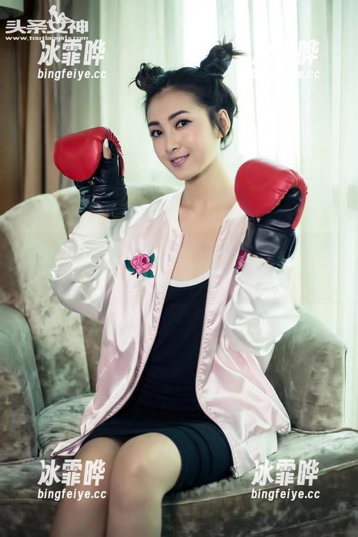 头条女神-杨曼妮 头条女神 - 深入杨曼妮的私房,这“温柔”比看起来要复杂多了。