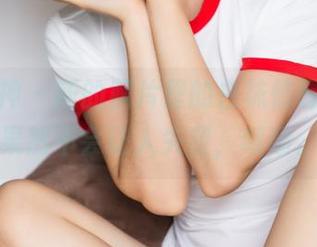 头条女神 – 新的照片里的白袜情缘，玄子果然不会让人失望，啧啧。